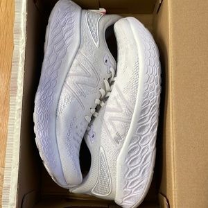 New Balance 1080v12 Fresh Foam 7.5 wide women’s running shoes white lilac